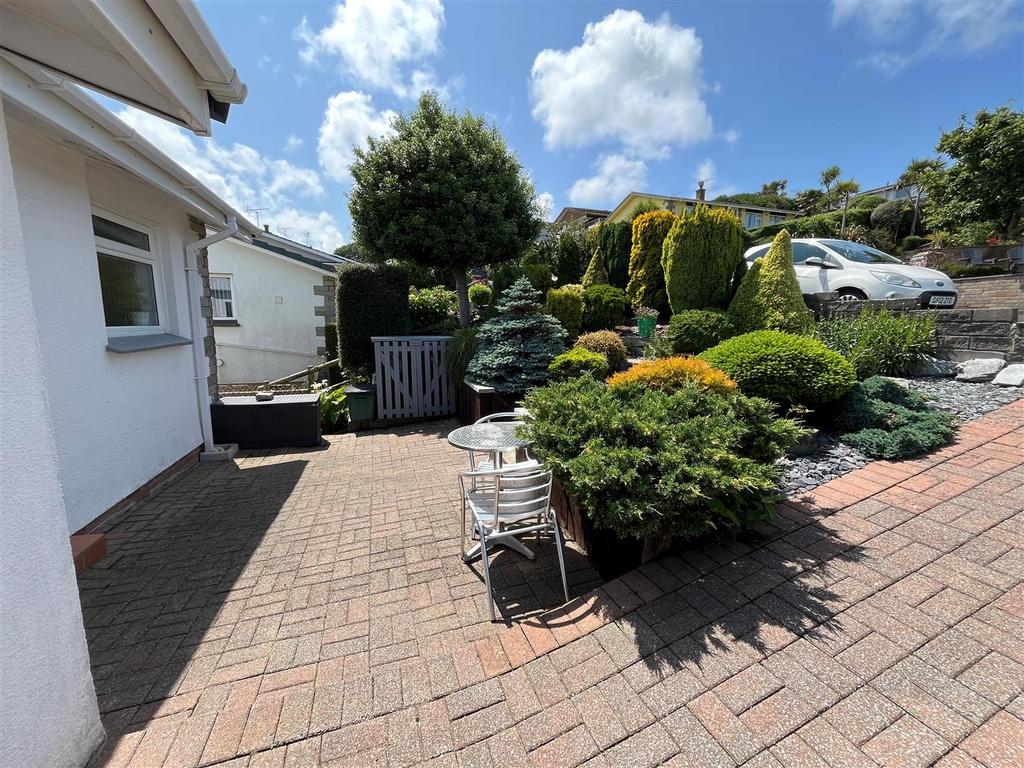 Front Garden.jpg