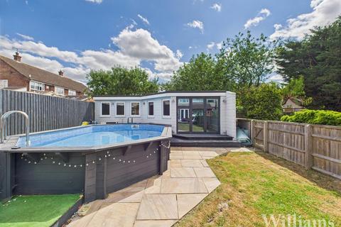 4 bedroom semi-detached house for sale, Tring Road, Aylesbury HP20