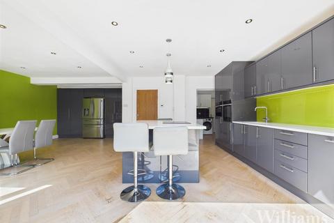 4 bedroom semi-detached house for sale, Tring Road, Aylesbury HP20