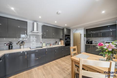 4 bedroom terraced house for sale, Coronation Road, Wroughton, Swindon, SN4