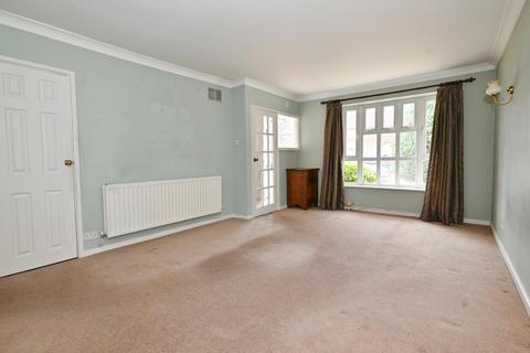 3 bedroom end of terrace house for sale, Queen Annes Close, Twickenham TW2