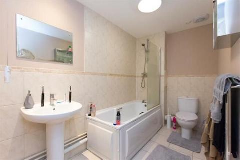2 bedroom flat for sale, Commodore Court, Nottingham NG8