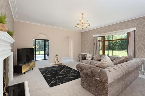157 Adel Lane, Leeds, LS16 8BW