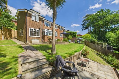 4 bedroom detached house for sale, Dickins Way, Horsham RH13