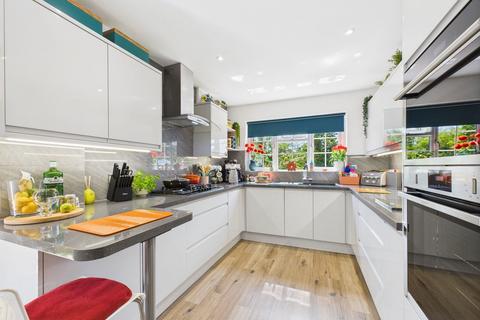 4 bedroom detached house for sale, Dickins Way, Horsham RH13