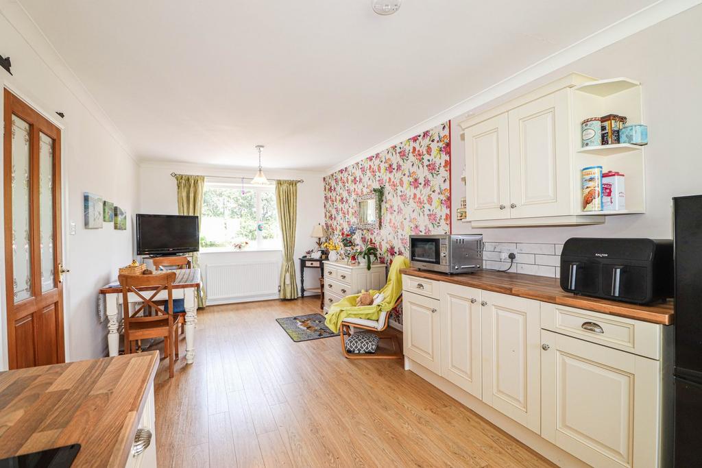 Dining kitchen