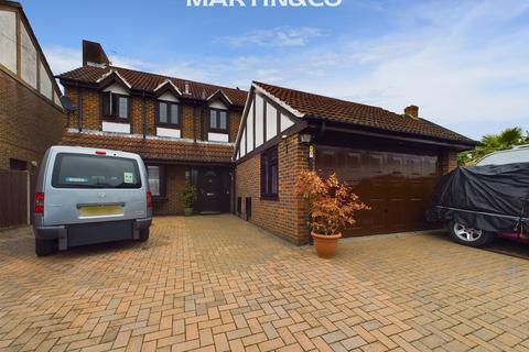 5 bedroom detached house for sale, Meadow Gardens, Staines-upon-Thames TW18