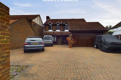 Meadow Gardens, Staines-upon-Thames TW18