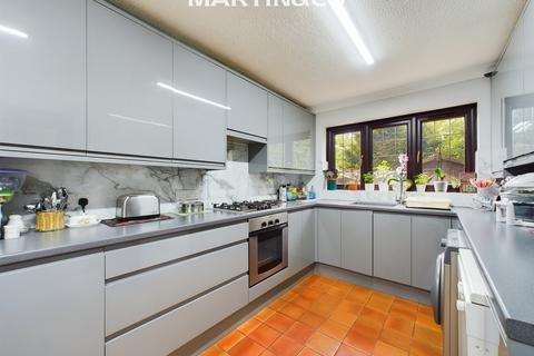 5 bedroom detached house for sale, Meadow Gardens, Staines-upon-Thames TW18