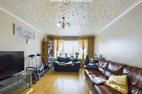 3 bedroom apartment for sale, Lud Lodge, Ashford TW15