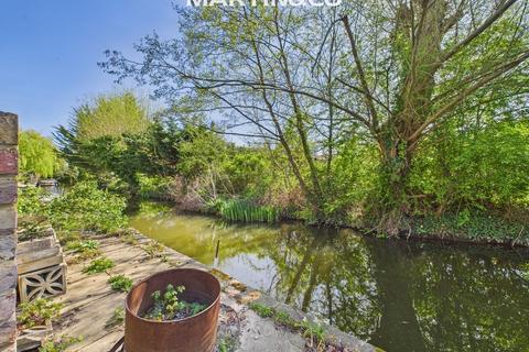 undefined, Hythe End Road, Staines-upon-Thames TW19