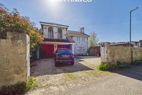 4 bedroom detached house for sale, Hythe End Road, Staines-upon-Thames TW19