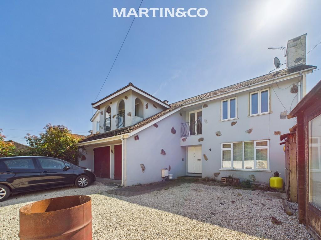 Detached house exterior, driveway