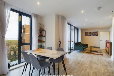 2 bedroom apartment for sale, Sandown House, Staines-upon-Thames TW18