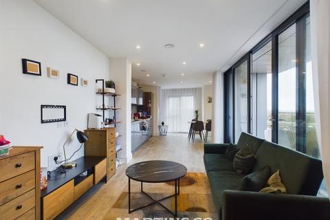 2 bedroom apartment for sale, Sandown House, Staines-upon-Thames TW18