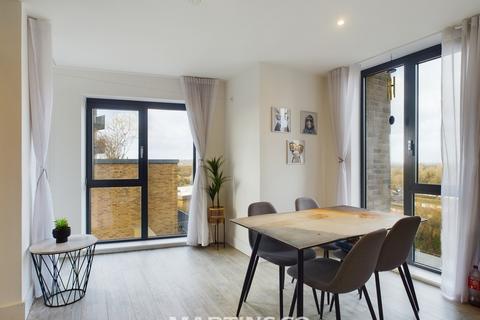 2 bedroom apartment for sale, Sandown House, Staines-upon-Thames TW18
