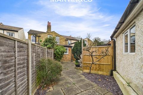 3 bedroom terraced house for sale, Manor Place, Staines-upon-Thames TW18