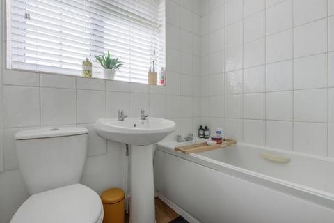 3 bedroom semi-detached house to rent, Waterloo Crescent,  Wokingham,  RG40
