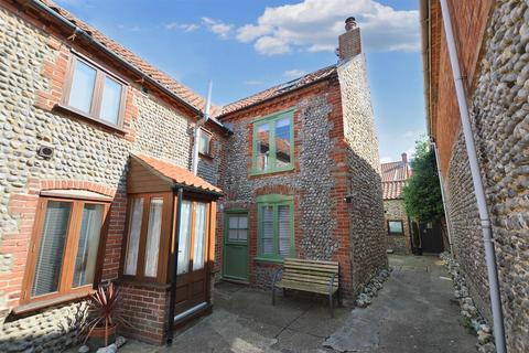 Angel Yard, Sheringham