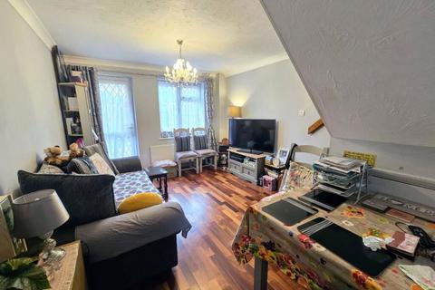 undefined, Westlake Close, Greater London, Hayes, UB4 9RT