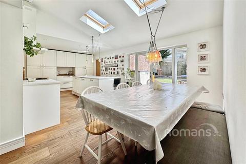 4 Chiltern Road, Sandhurst, GU47 8NB