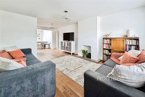 4 Chiltern Road, Sandhurst, GU47 8NB