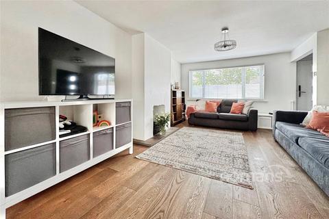 4 Chiltern Road, Sandhurst, GU47 8NB