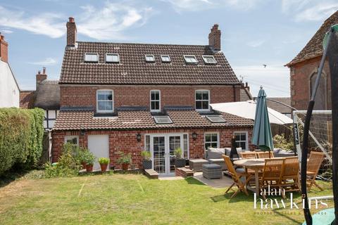 undefined, Bradenstoke SN15 4