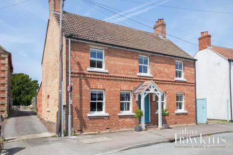 undefined, Bradenstoke SN15 4