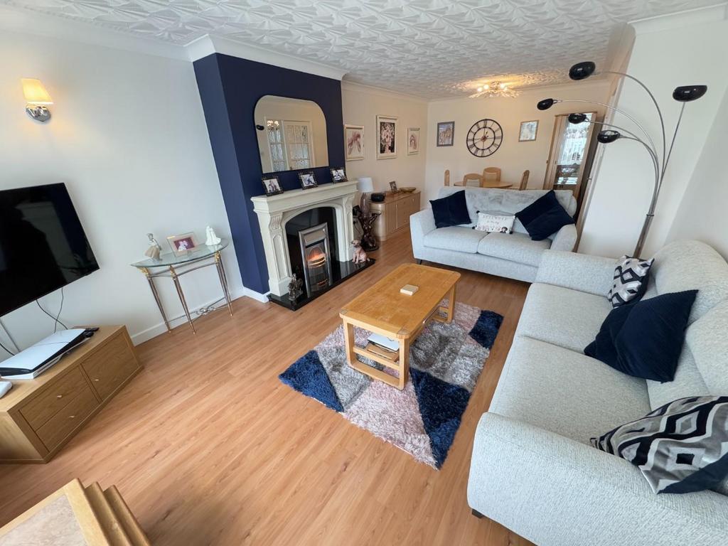 Lounge/dining room