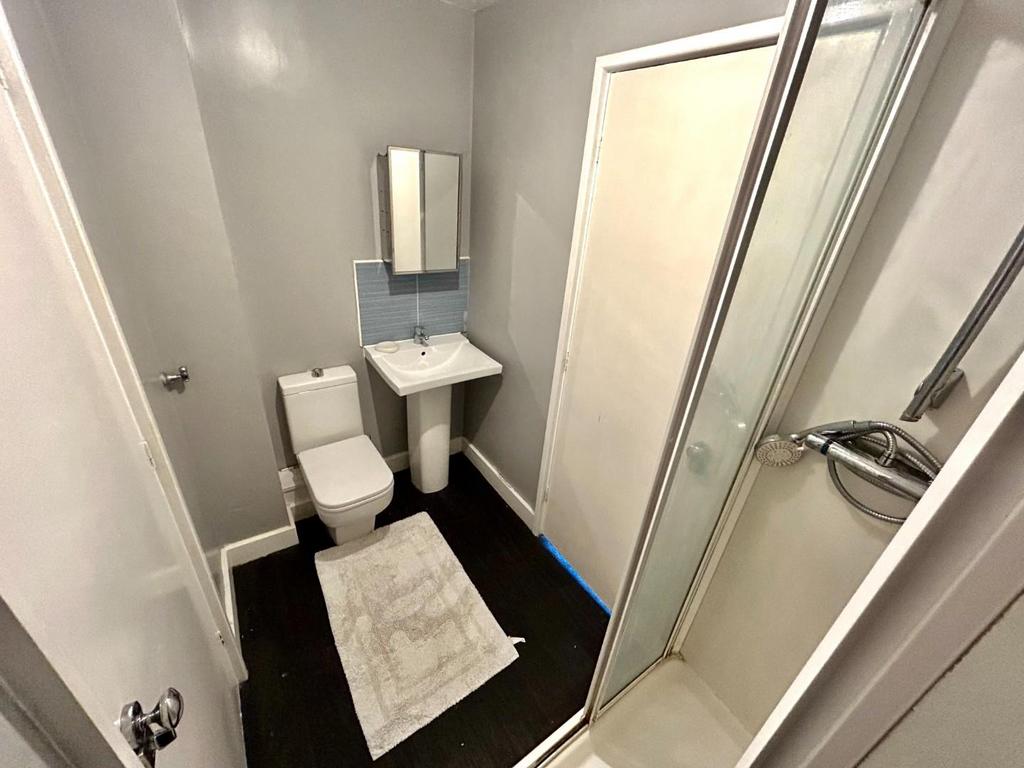 Ensuite.JPG