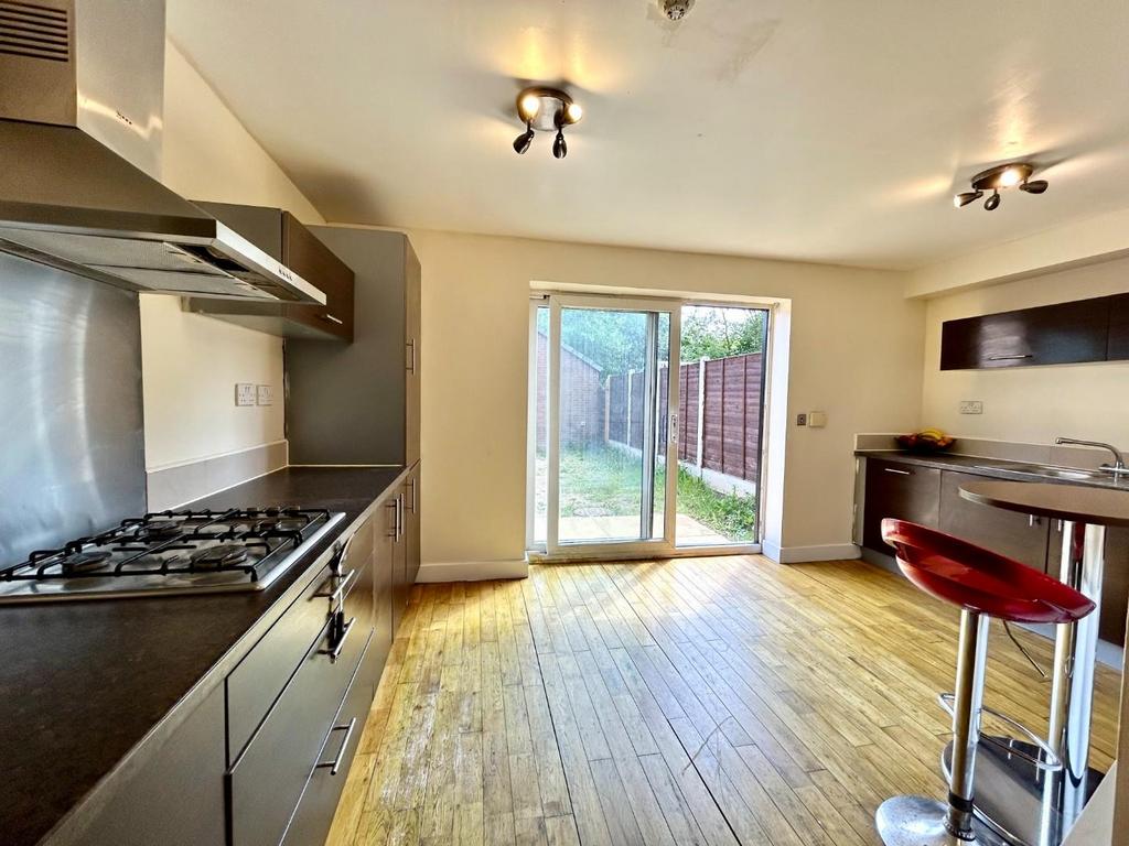 Kitchen 2.JPG