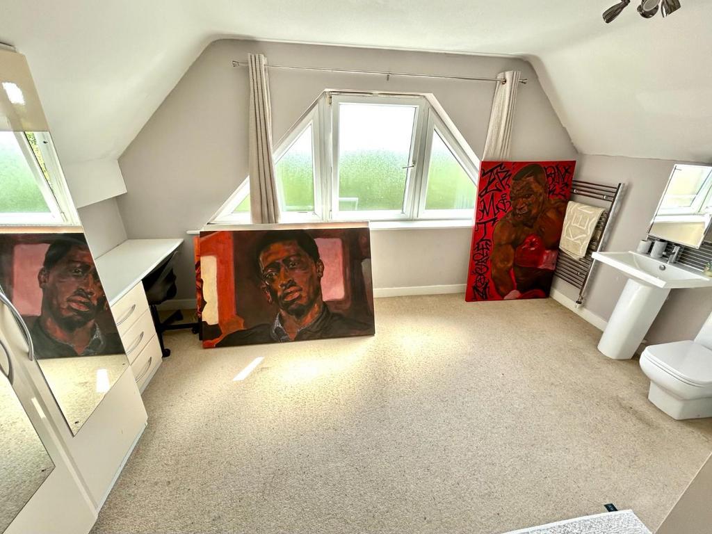 Master ensuite 2.JPG