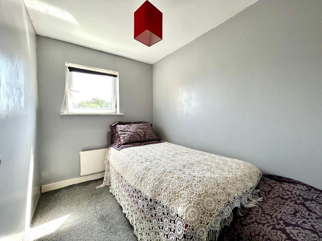 Bed 4.JPG