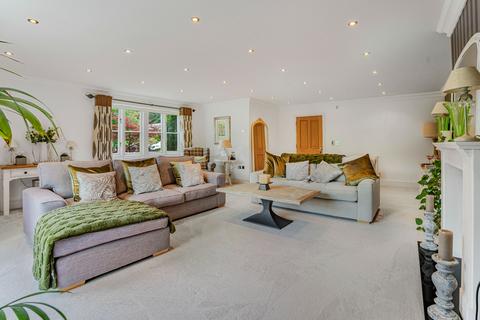 3 bedroom semi-detached house for sale, The Courtyard, Bedwell Park Cucumber Lane, Essendon, AL9
