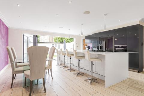 4 bedroom semi-detached house for sale, Binyon Crescent, Stanmore, HA7