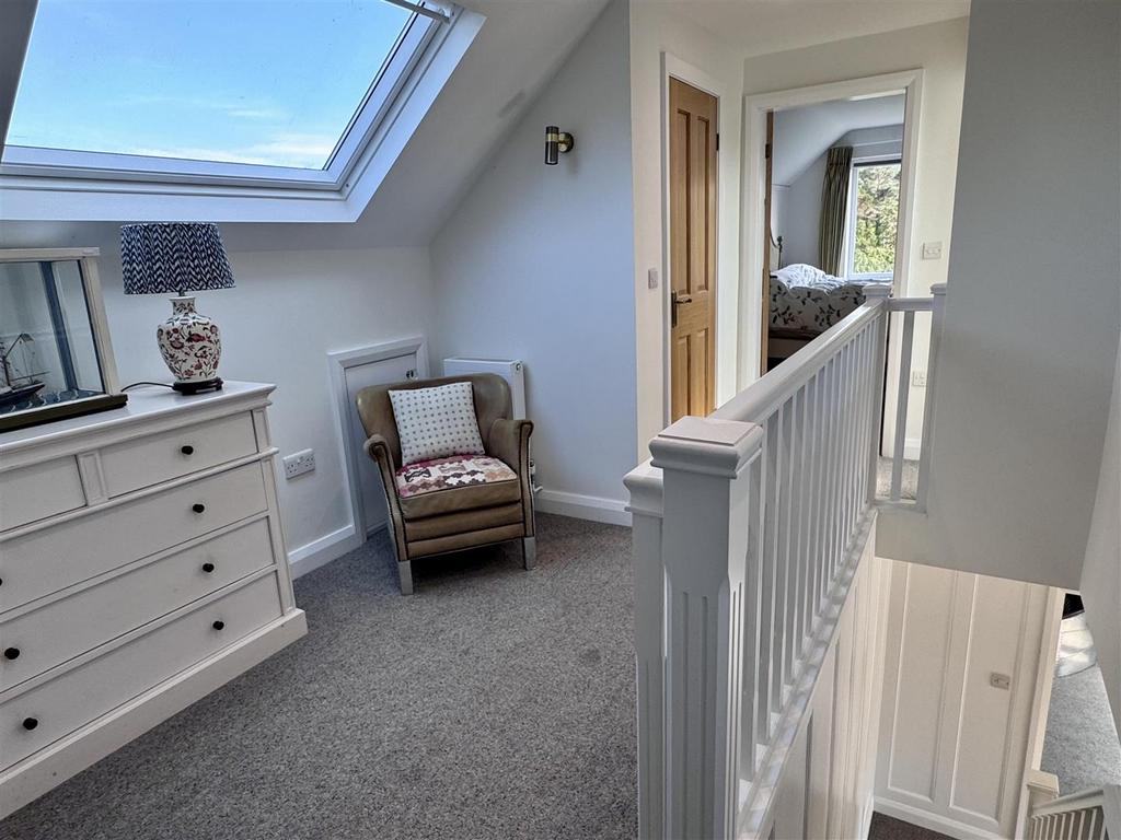 Landing/Office Area - Llawr Cyntaf/Ardal Swyddfa