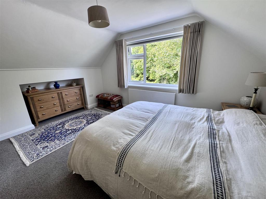 Guest Bedroom/Ystafell Gwely Gwesteion