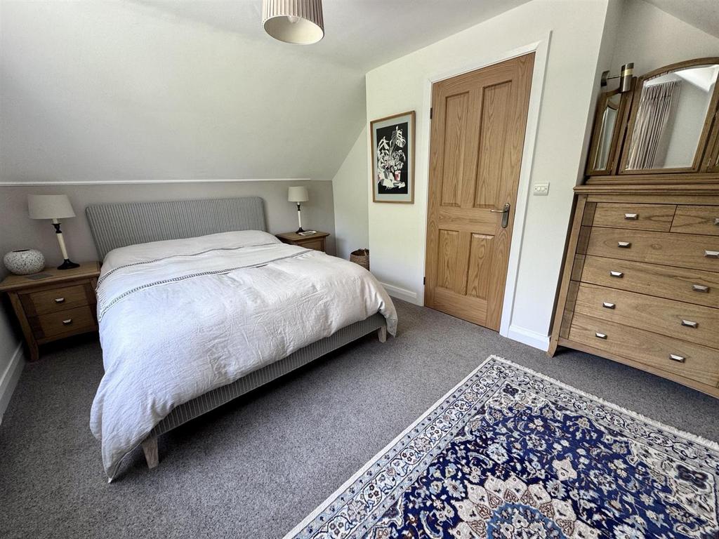 Guest Bedroom/Ystafell Gwely Gwesteion