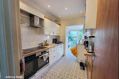 1 bedroom in a house share to rent, Halstead Road, Winchmore Hill, N21