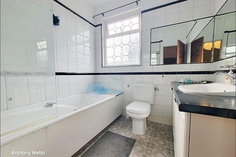 1 bedroom in a house share to rent, Halstead Road, Winchmore Hill, N21
