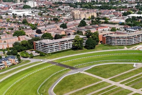 Racecourse Road, Newbury, RG14