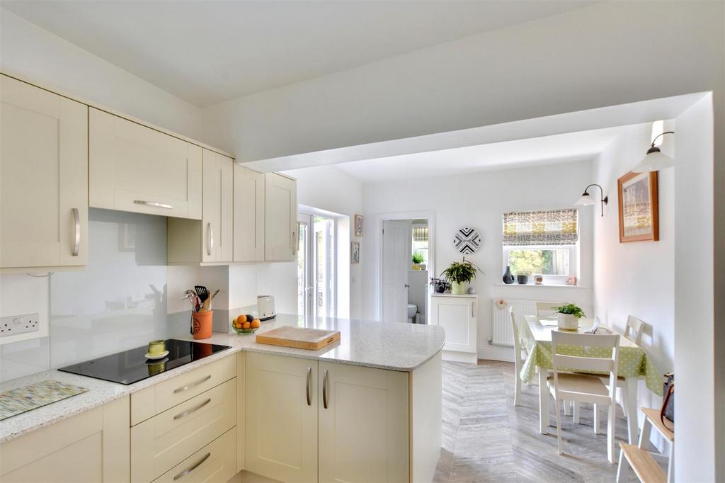 Kitchen 1.jpeg