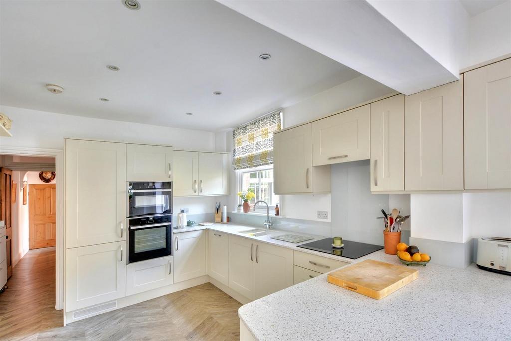 Kitchen 3.jpeg