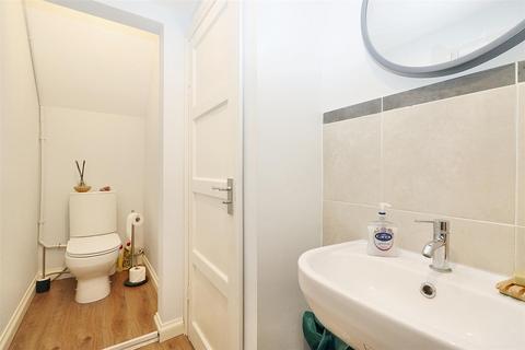 32 Linton Avenue, Borehamwood, WD6 4QZ