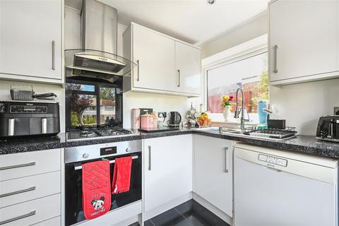 46 Downsview, Small Dole, Henfield, BN5 9YB