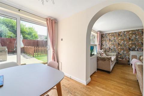 46 Downsview, Small Dole, Henfield, BN5 9YB
