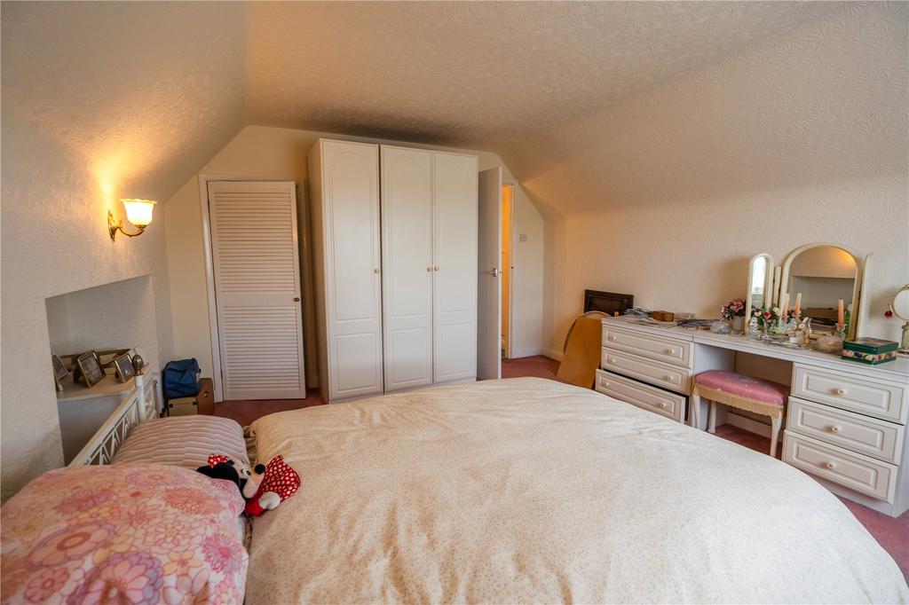 Bedroom 1 (2)