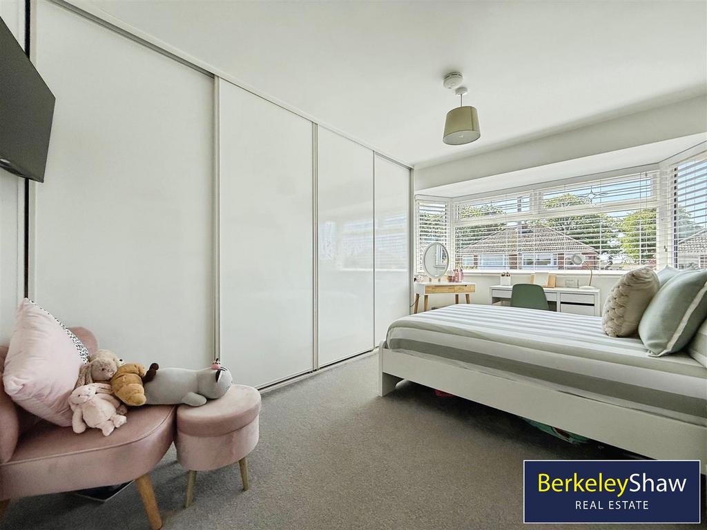 Front bedroom 2