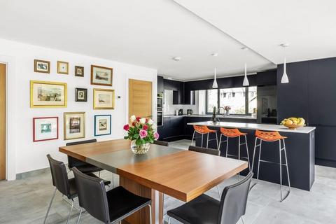 3 bedroom detached bungalow for sale, HIGH MEADOW CLOSE, DORKING, RH4